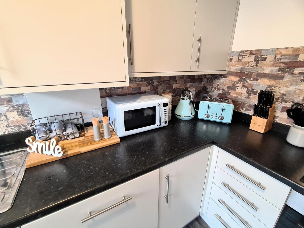Tower Views 2 Bedroom House With Private Parking Blackpool Dış mekan fotoğraf
